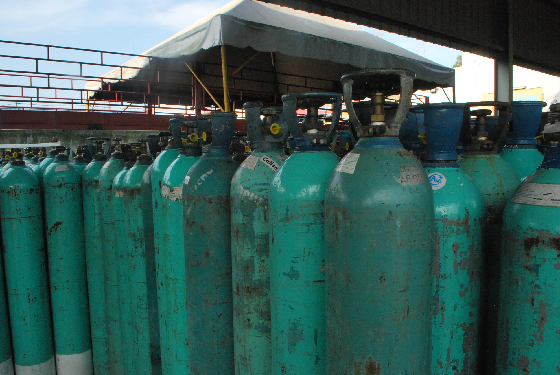 Argon cylinders